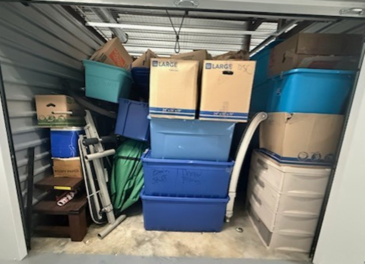 10 x 10 storage unit in Mcdonough, GA