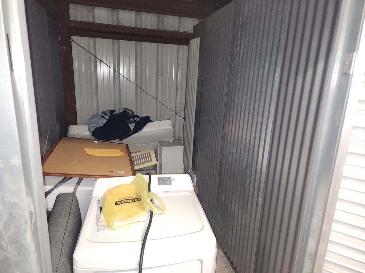 6 x 10 storage unit in Darien, IL