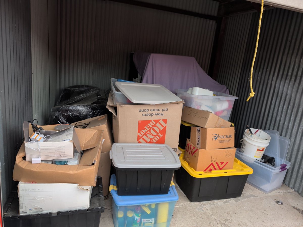 10 x 10 storage unit in Darien, IL
