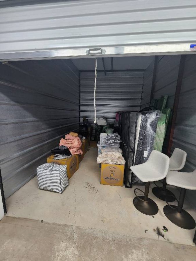 10 x 15 storage unit in Houston, TX