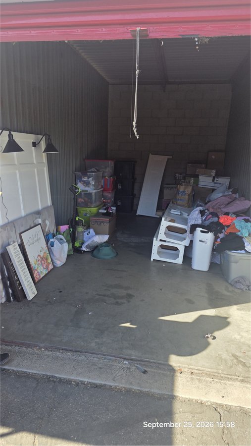 10 x 20 storage unit in Fresno, CA