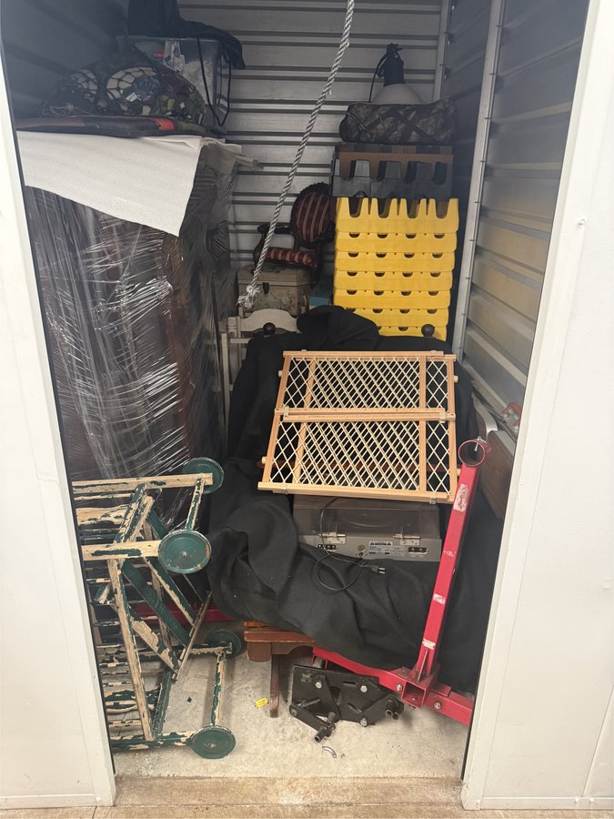 5 x 8 storage unit in Maple Shade, NJ