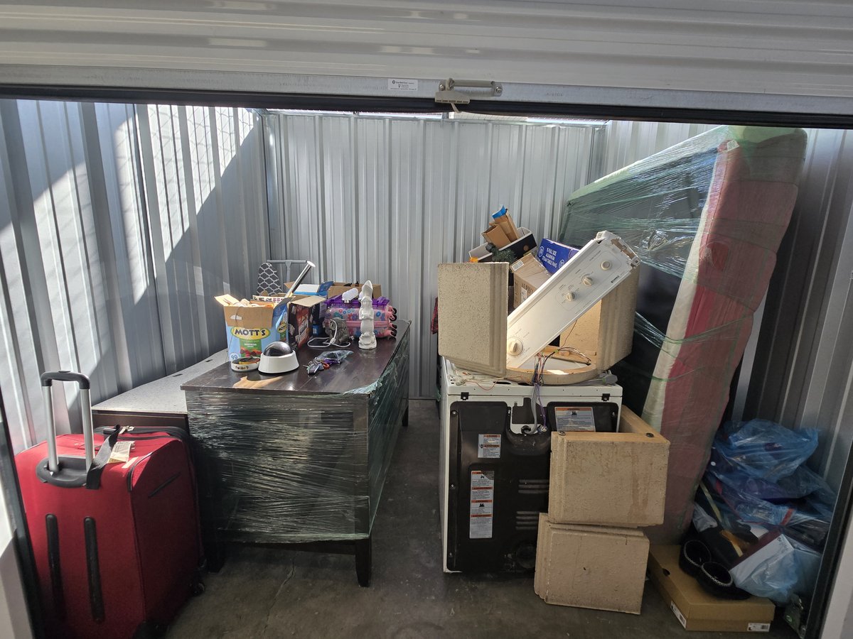 10 x 10 storage unit in Cleveland, OH