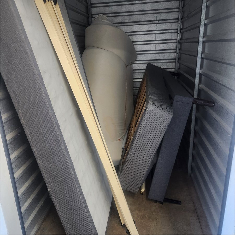 5 x 10 storage unit in Kent, WA