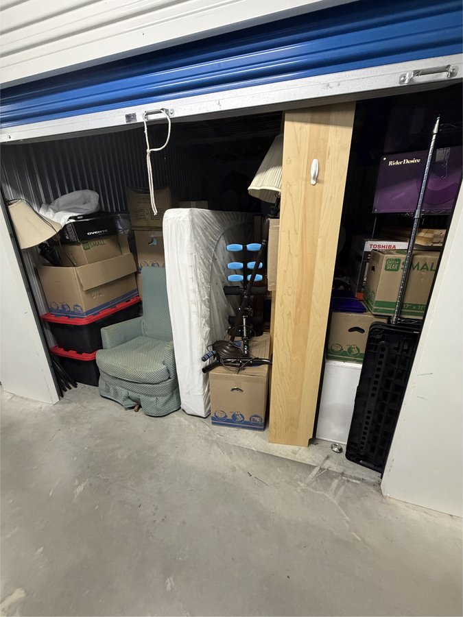 10 x 15 storage unit in Hamden, CT