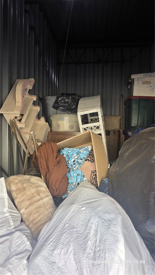 5 x 10 storage unit in Fresno, CA