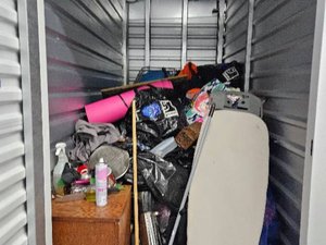 5 x 10 storage unit in Vista, CA