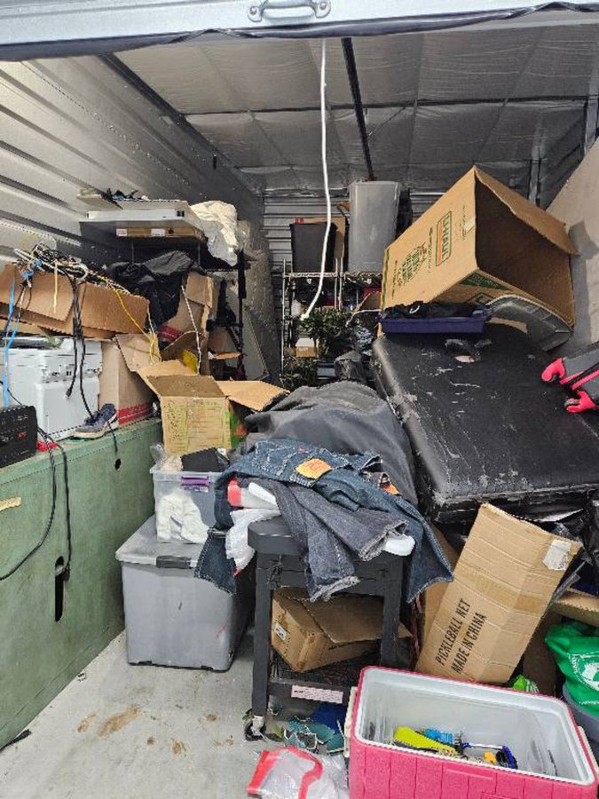 10 x 20 storage unit in Vista, CA