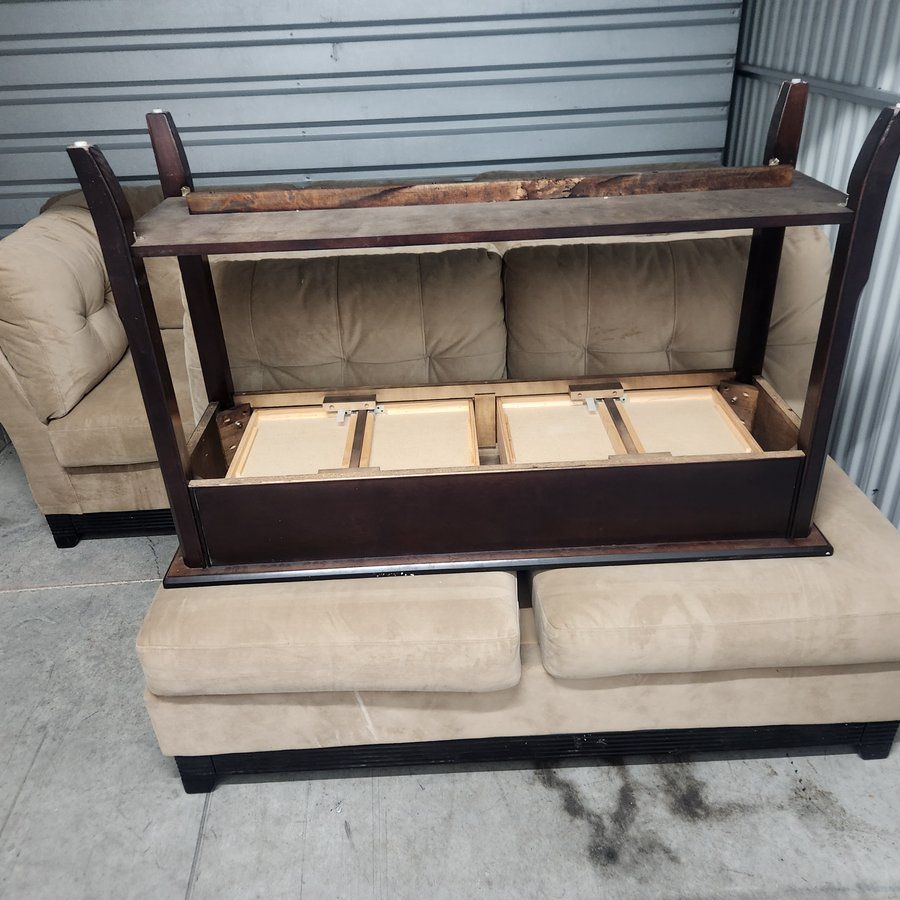 10 x 10 storage unit in Kent, WA