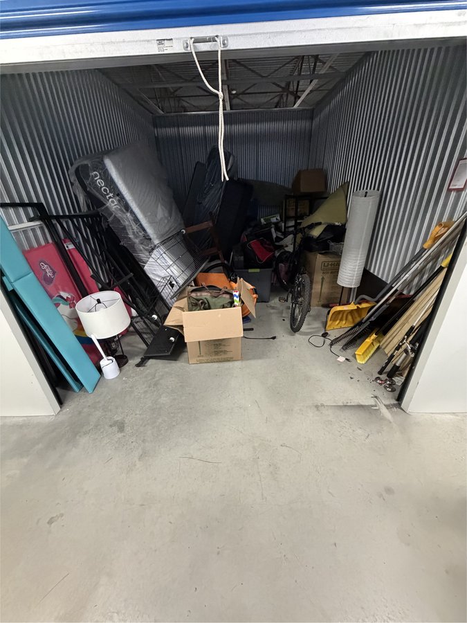 10 x 15 storage unit in Hamden, CT