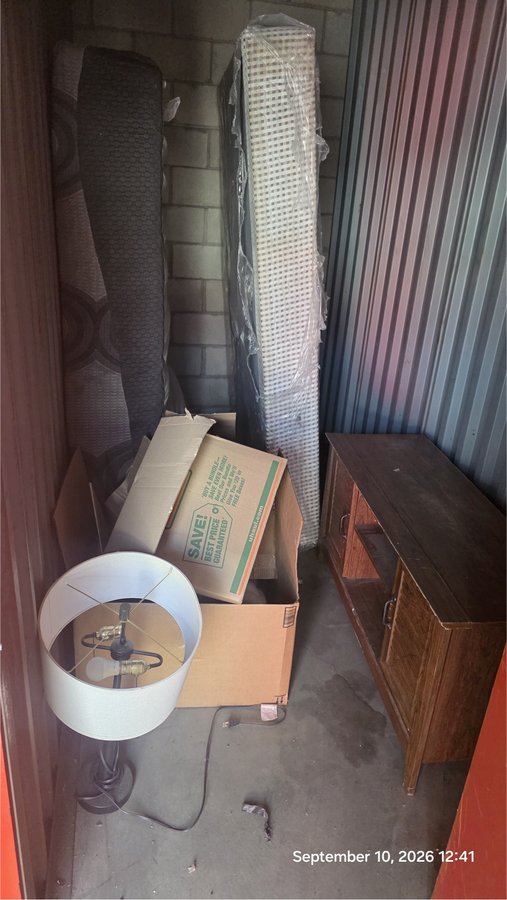 5 x 10 storage unit in Fresno, CA