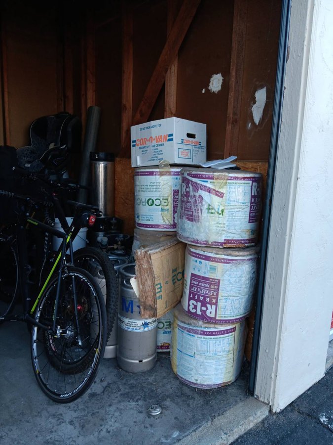10 x 10 storage unit in San Diego, CA
