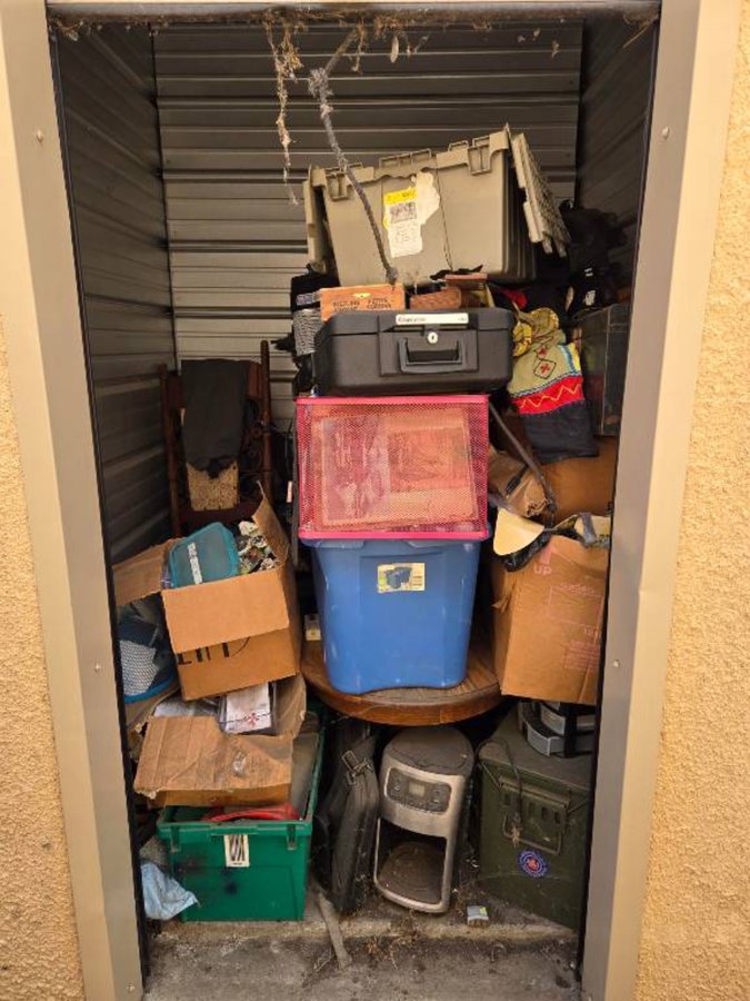 5 x 5 storage unit in Vista, CA