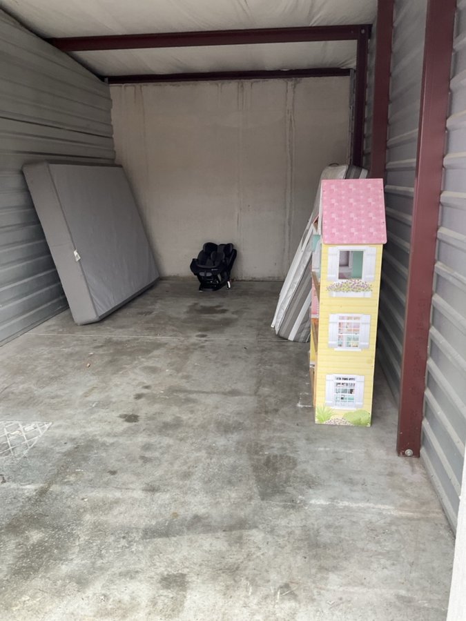 10 x 20 storage unit in Indianapolis, IN
