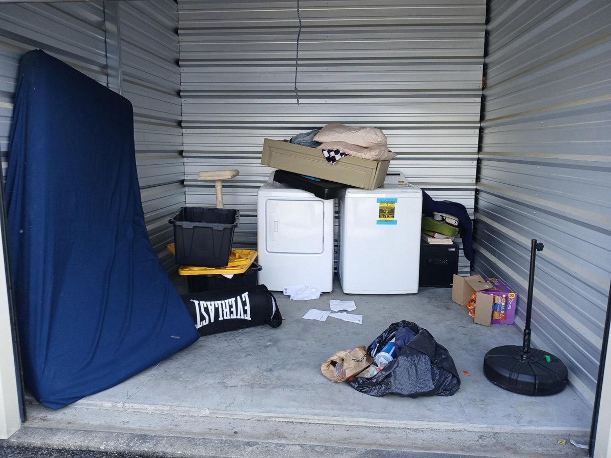 10 x 10 storage unit in Sellersburg, IN