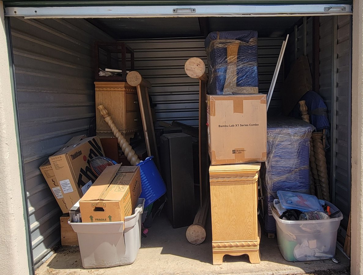 10 x 10 storage unit in Hurst, TX