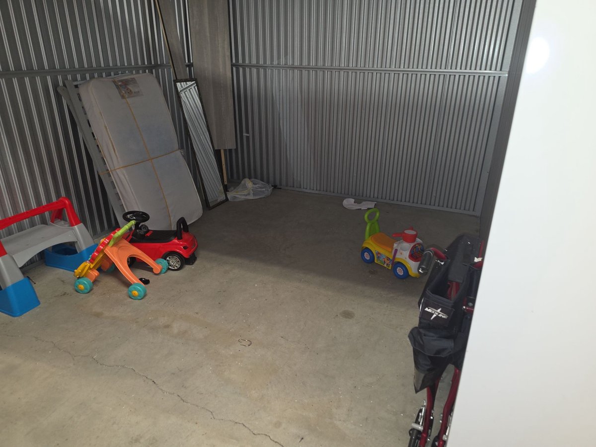 10 x 10 storage unit in East Hartford, CT