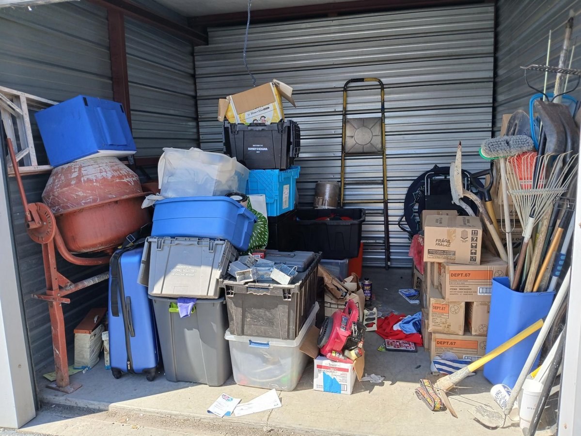 10 x 10 storage unit in Jeffersonville, IN