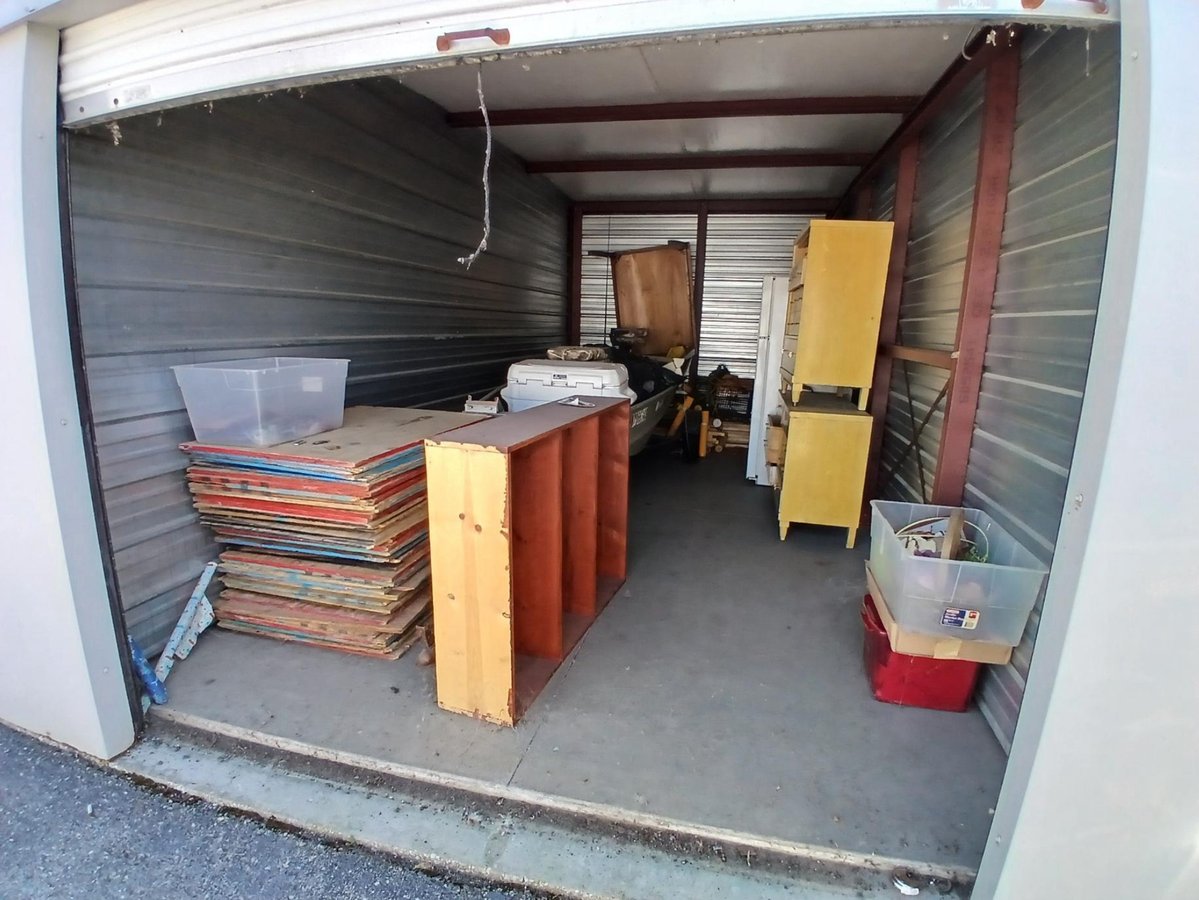 10 x 20 storage unit in Jeffersonville, IN