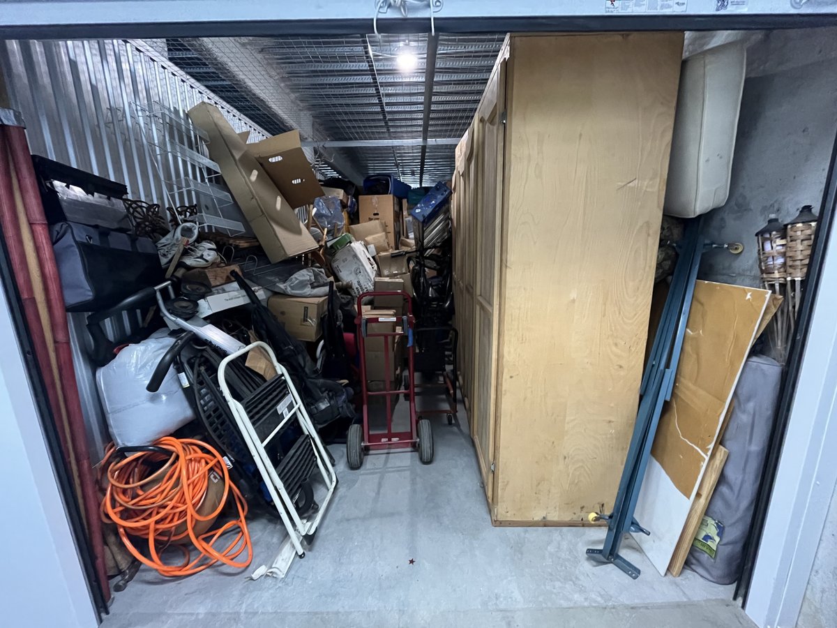 9 x 20 storage unit in Glendale, CA