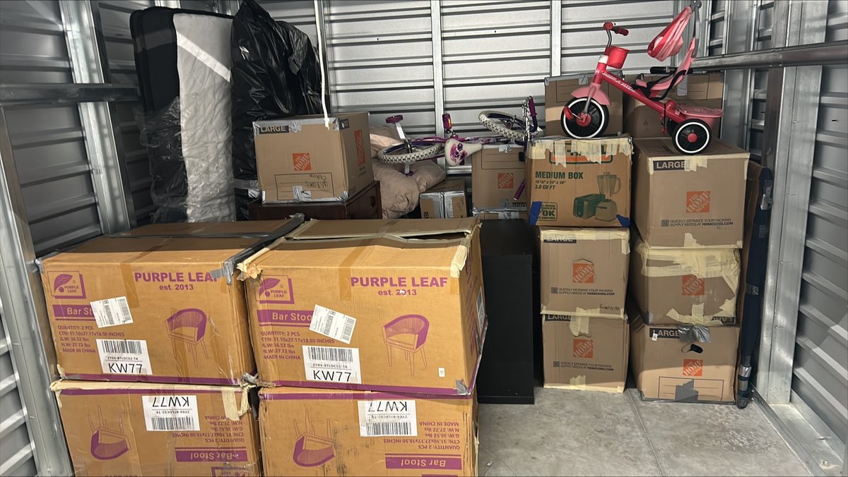 10 x 10 storage unit in Torrance, CA