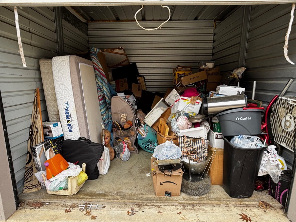 10 x 10 storage unit in Waldorf, MD