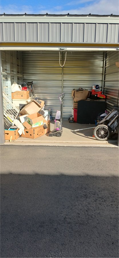 10 x 10 storage unit in Kennewick, WA