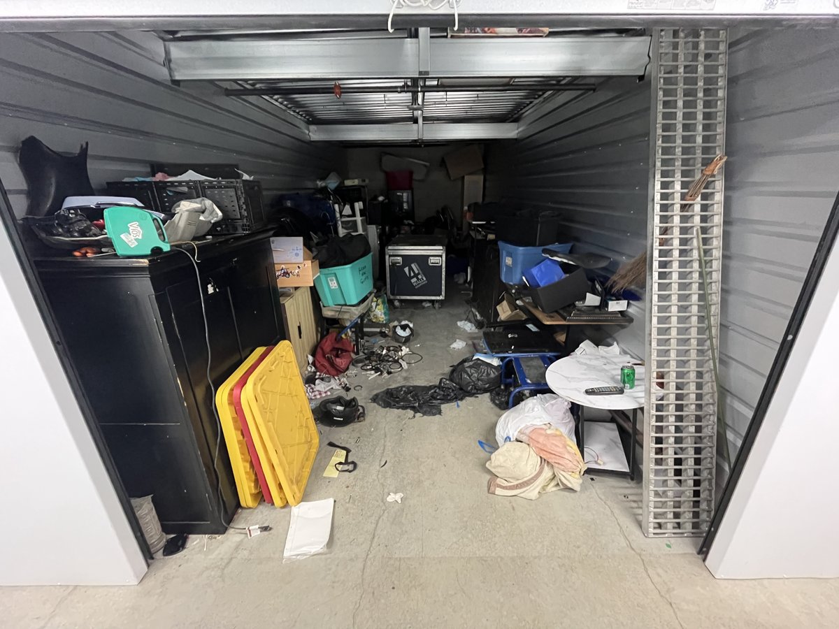 10 x 24 storage unit in Glendale, CA