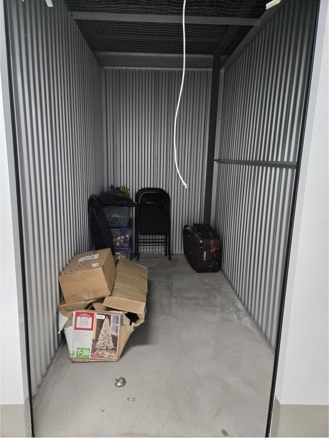 5 x 10 storage unit in Hackensack, NJ