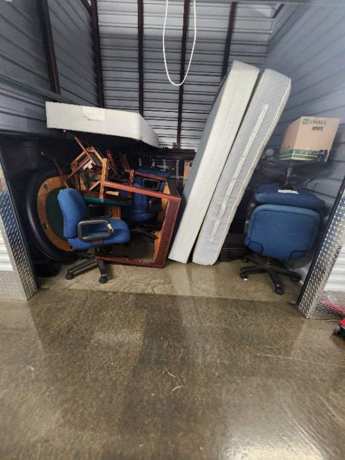 10 x 10 storage unit in Mobile, AL