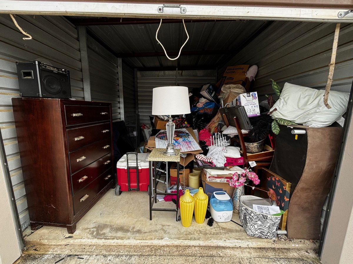 10 x 15 storage unit in Waldorf, MD