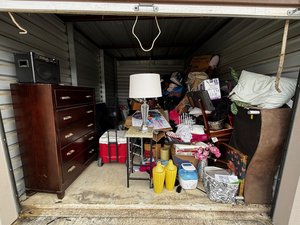 10 x 15 storage unit in Waldorf, MD