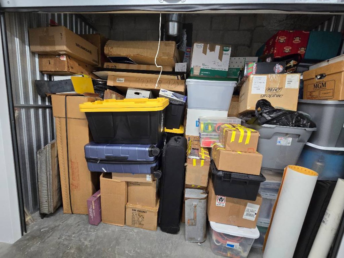 10 x 5 storage unit in Los Angeles, CA