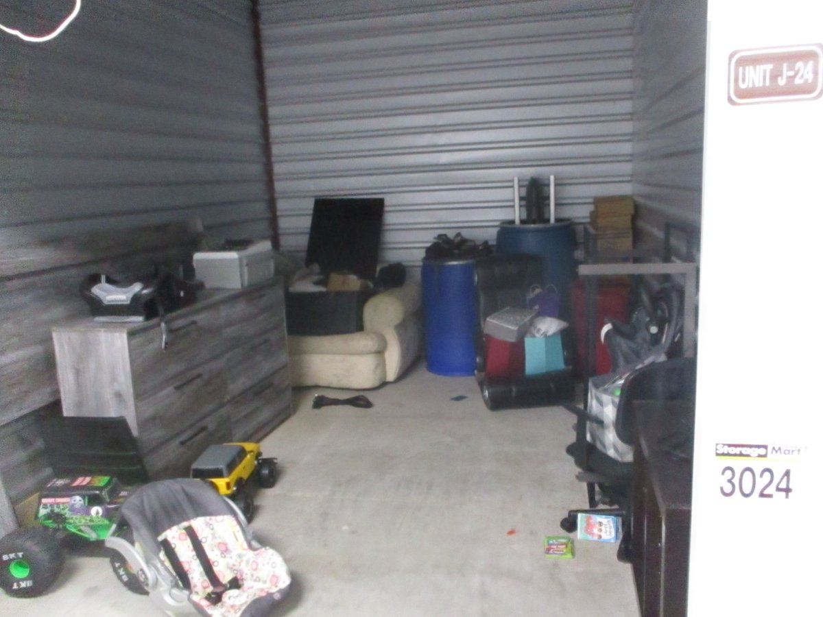 10 x 15 storage unit in urbandale, IA