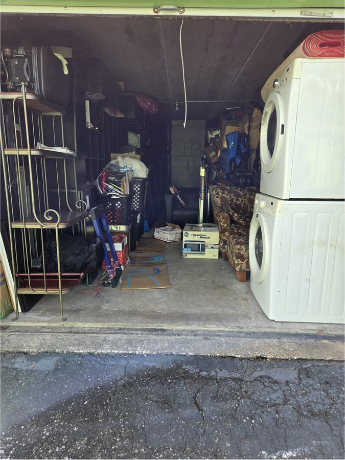 10 x 40 storage unit in Jacksonville, FL