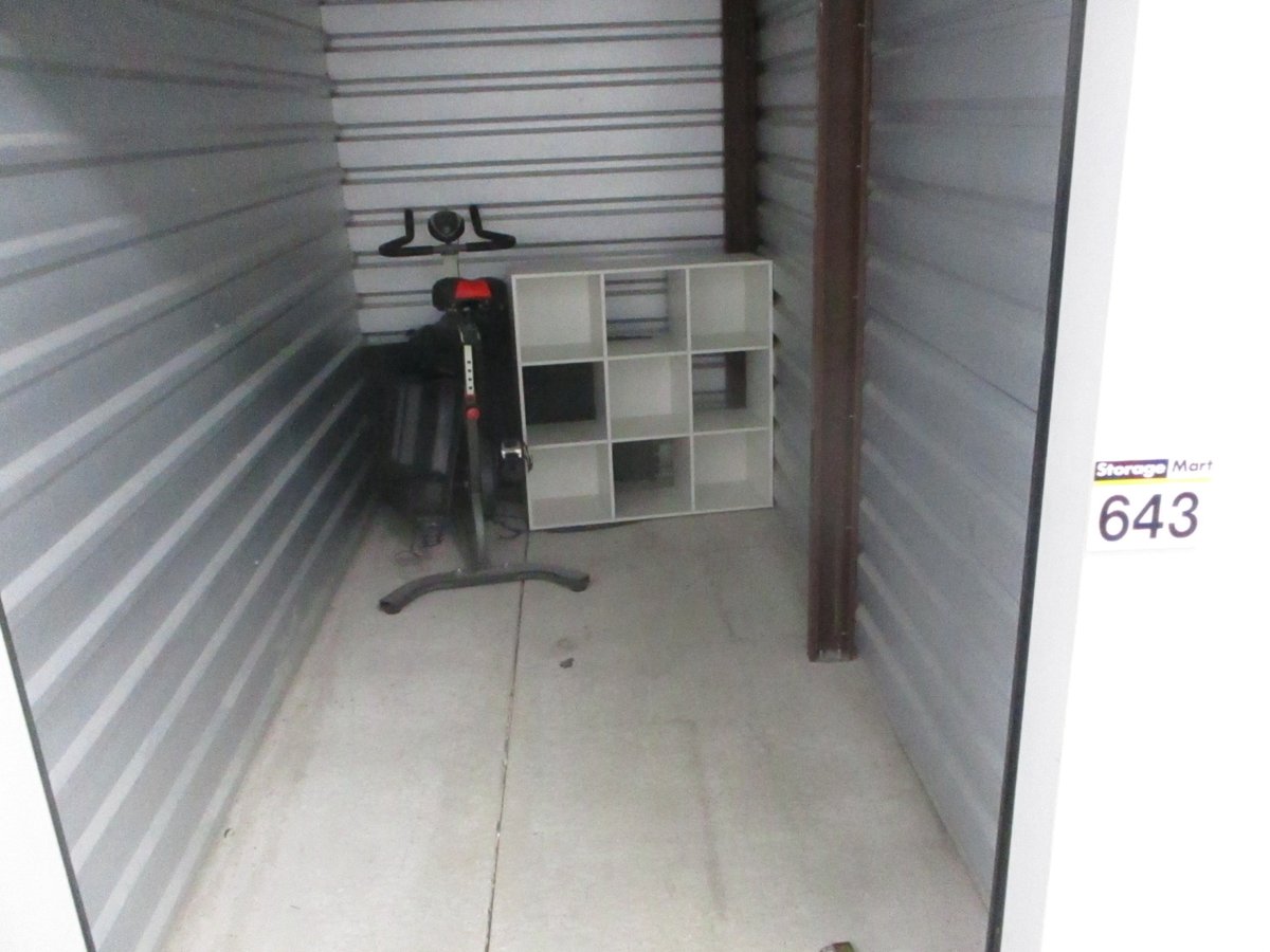 5 x 10 storage unit in urbandale, IA