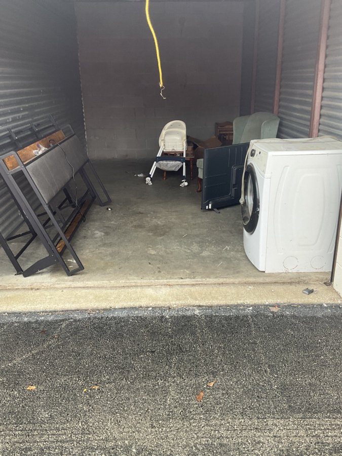 10 x 20 storage unit in Louisville, KY