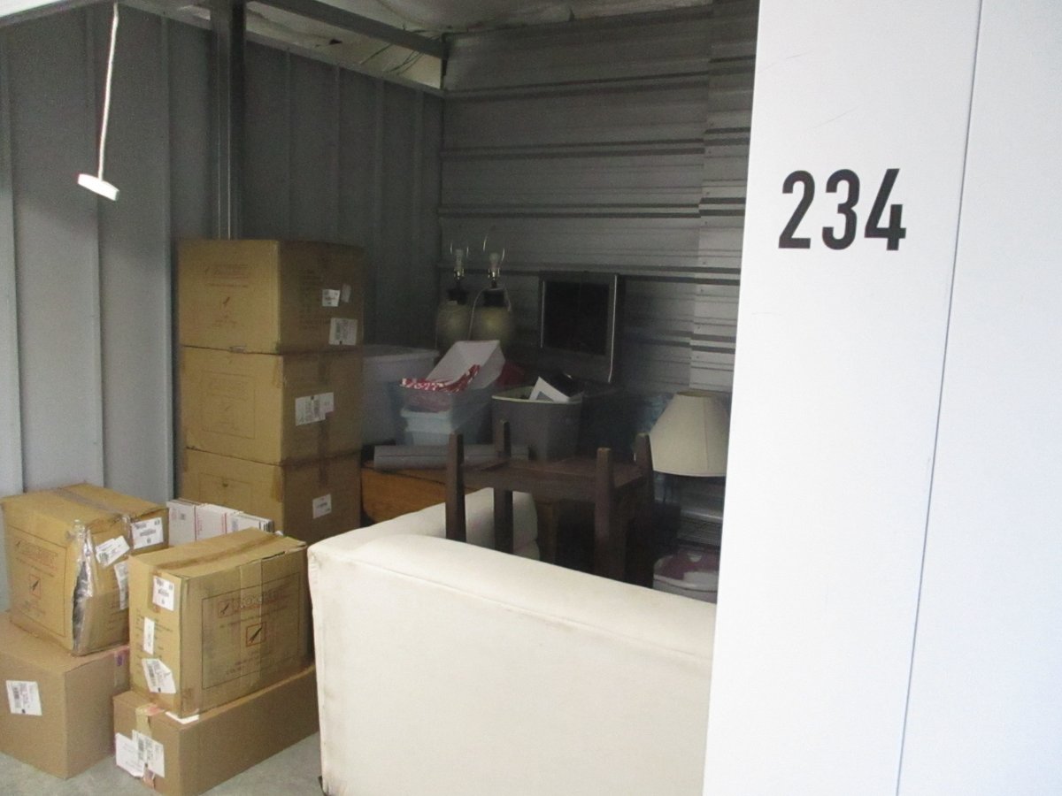 10 x 10 storage unit in Urbandale, IA