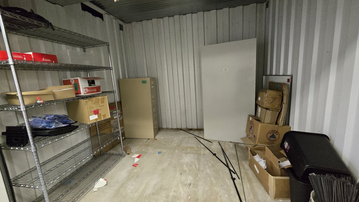 10 x 10 storage unit in Aurora, IL