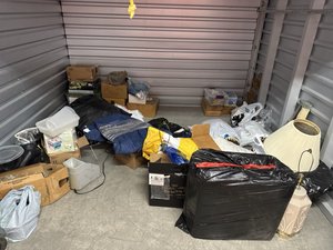 10 x 10 storage unit in Chatsworth, CA