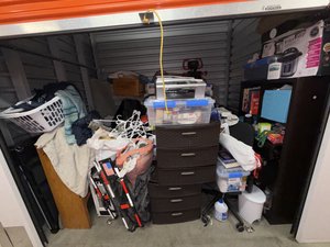 10 x 7 storage unit in Chatsworth, CA