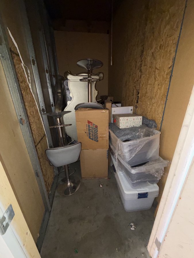 5 x 10 storage unit in Chatsworth, CA