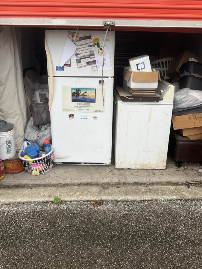 10 x 10 storage unit in Louisville, KY