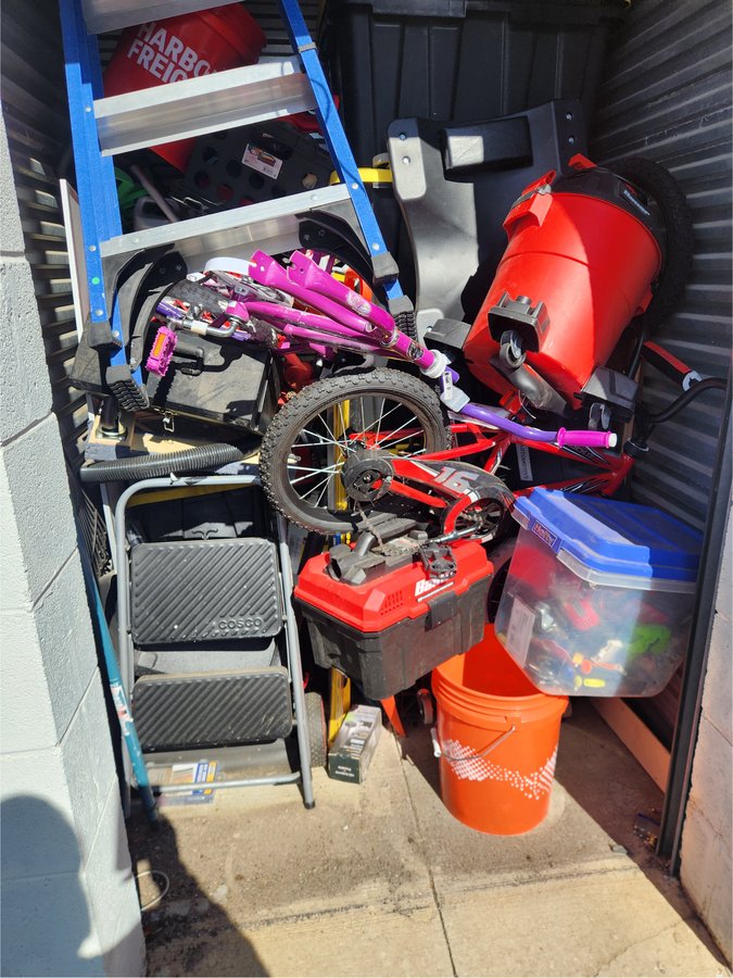 5 x 5 storage unit in Warren, MI