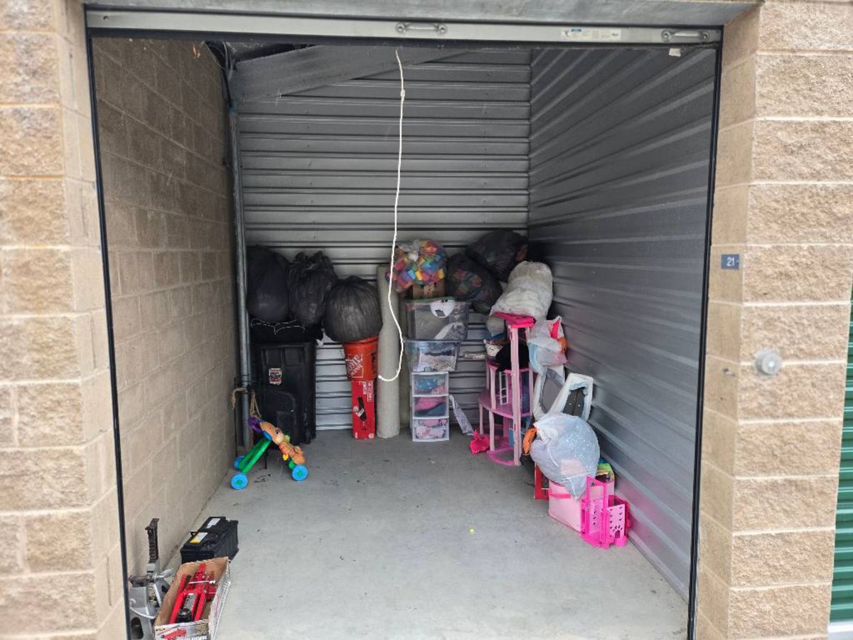 10 x 8 storage unit in Clinton Township, MI