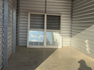 10 x 15 unit in Jefferson City