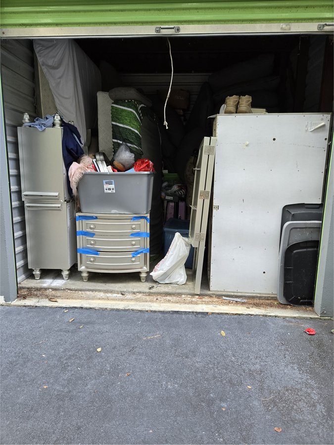 10 x 10 storage unit in Alpharetta, GA