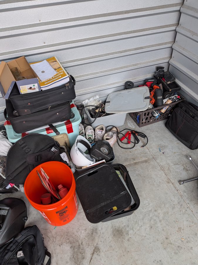 10 x 10 storage unit in Orlando, FL