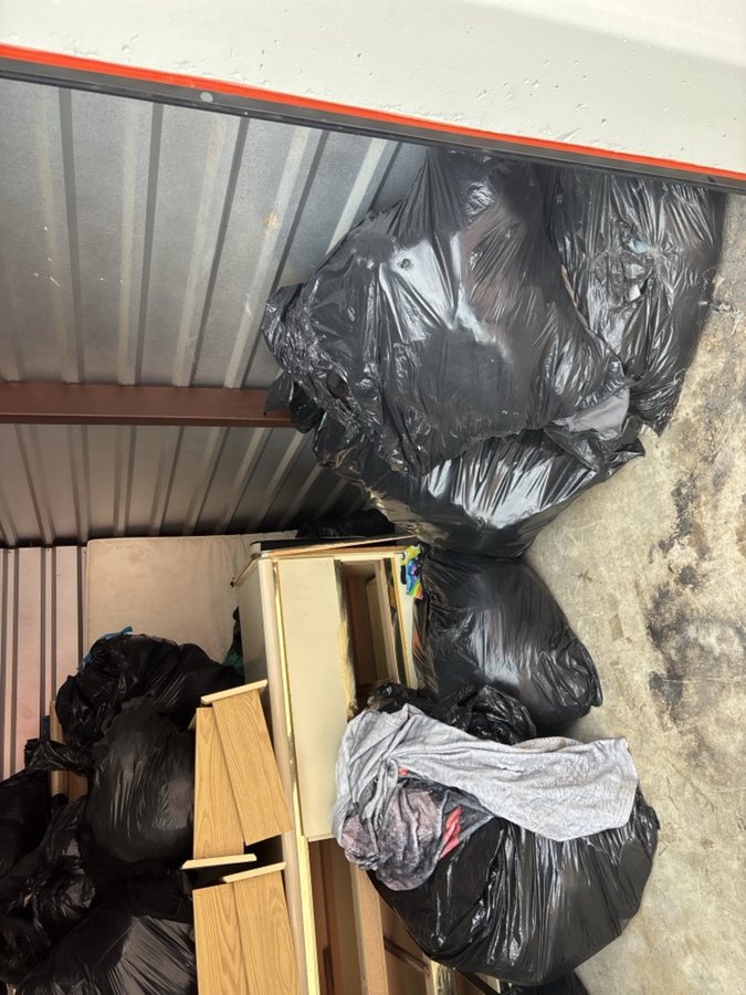 10 x 10 storage unit in St Louis, MO