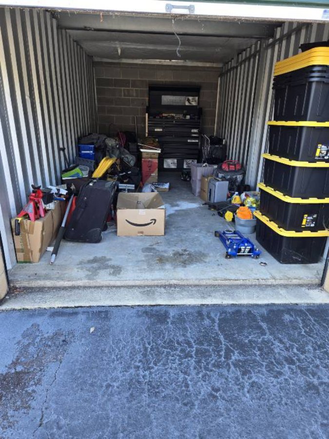 10 x 20 storage unit in Columbia, SC